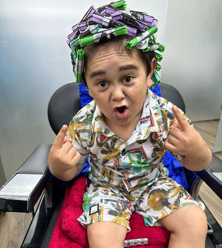 अब्दु को शो के अंदर और बाहर सभी ने सराहा. वह बिग बॉस 16 में मंडली का हिस्सा थे. शो के बाद उन्होंने केकेके 13 में गेस्ट की भूमिका निभाई और अपने दोस्त शिव ठाकरे का सपोर्ट करते नजर आए. फिलहाल वह अपने बॉक्सिंग करियर में वापस आ गए हैं और 13 अक्टूबर को यूके में एक मैच में नजर आएंगे.