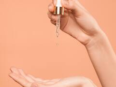 Hair Care Tips: রুক্ষ-শুষ্ক ভাব দূর করে মোলায়েম চুল পেতে বাড়িতেই কী কী করতে পারেন?