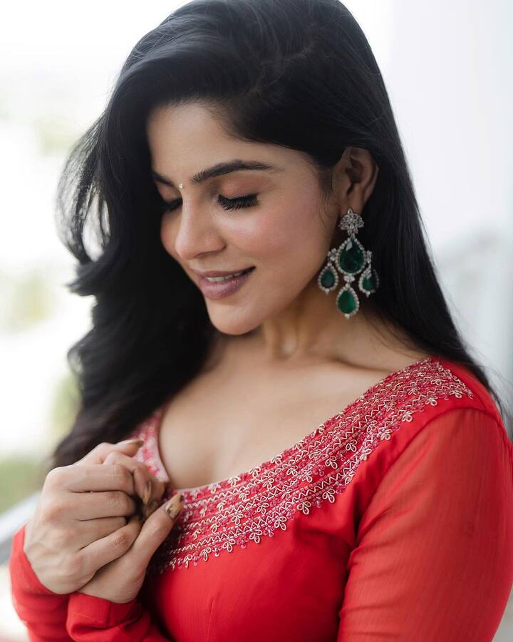 அந்த படம் ரிலீஸ் ஆன பிறகு, திவ்யபாரதியின் இன்ஸ்டா கணக்கில் பாலோவர்ஸ் கூடிக்கொண்டே போனது.