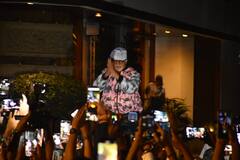 Amitabh Bachchan Birthday: अमिताभ बच्चन ने रात को फैंस के साथ मनाया बर्थडे, जलसा के बाहर आकर किया ग्रीट