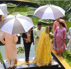 Raghav-Parineeti: ਪਰਿਣੀਤੀ- ਰਾਘਵ ਦੇ ਪ੍ਰੀ-ਵੈਡਿੰਗ ਫੰਕਸ਼ਨ ਦੀਆਂ ਅਣਦੇਖੀਆਂ ਤਸਵੀਰਾਂ ਵਾਇਰਲ, ਪਰਿਵਾਰ ਨਾਲ ਮਸਤੀ ਕਰਦੇ ਆਏ ਨਜ਼ਰ