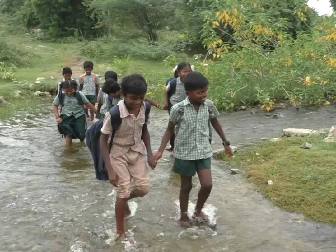 Dharmapuri: அரூர் அருகே குடிநீர், கழிவு நீர் கால்வாய், பேருந்து வசதி இல்லாமல் தவிக்கும் கிராம மக்கள் - அரசு நடவடிக்கை எடுக்குமா..? Harur Village Issue Publics Suffers Without Proper Drinking Water Bus Facility Children Going School By Walking 3 KM- TNN Dharmapuri: அரூர் அருகே குடிநீர், கழிவு நீர் கால்வாய், பேருந்து வசதி இல்லாமல் தவிக்கும் கிராம மக்கள் - அரசு நடவடிக்கை எடுக்குமா..?