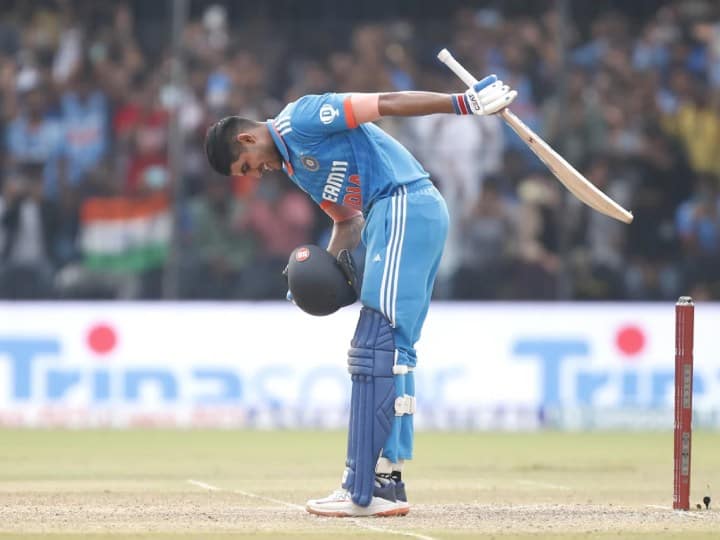 ICC ODI World Cup 2023 IND vs AFG Indian Batting coach Vikram Rathore revealed the recent health conditions of Shubman Gill Shubman Gill Health: टीम इंडिया के बल्लेबाजी कोच ने सुनाया शुभमन गिल का हाल, क्या पाकिस्तान के खिलाफ कर पाएंगे वापसी?
