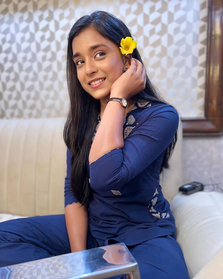 सुम्बुल रियलिटी शो के 16वें सीजन की सबसे कम उम्र की कंटेस्टेंट थीं. एक्ट्रेस अपने लोकप्रिय टीवी शो इमली के कारण शो में एंट्री करने से पहले ही एक बड़ा नाम थीं. शो में सुम्बुल ने कई दोस्त बनाए और दर्शकों का दिल जीता. एक्ट्रेस फिलहाल टीवी शो काव्या- एक जज़्बा एक जुनून में मुख्य भूमिका निभा रही हैं.