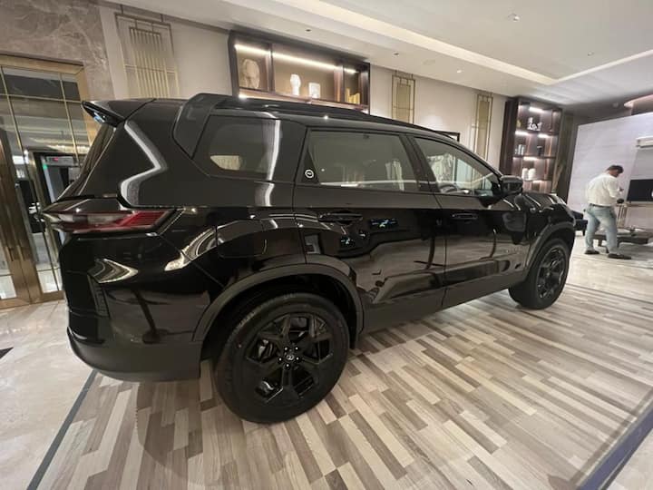 The Safari Dark gets a new gear shifter and the engine continues to be a 2.0 litre diesel unit with manual and automatic. (Photo: Somnath Chatterjee)