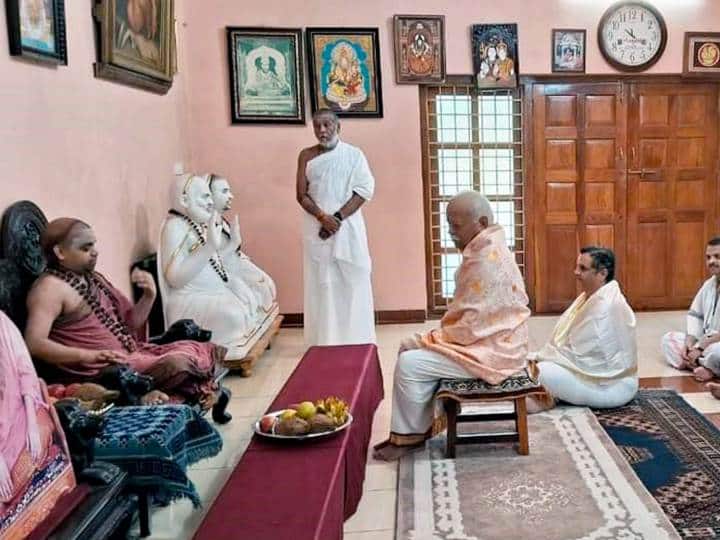 राष्ट्रीय स्वयंसेवक संघ का संगठनात्मक विज्ञान विषय पर अपने विचार प्रकट करते हुए भागवत ने कहा कि संघ हिंदुओं को संगठित करता है क्योंकि हम सभी हिंदू हैं.