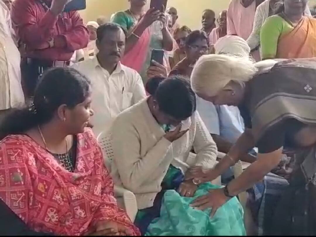 ‘ஆசைப்பட்ட எல்லாத்தையும் காசிருந்தா வாங்கலாம்’ - முதியோர் இல்ல நிகழ்ச்சியில் கண்ணீர் விட்டு அழுத நீலகிரி ஆட்சியர்