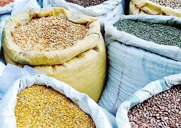 prices of pulses like tur chana falls 4 per cent due to various reasons ahead of festivities सर्वसामान्यांना दिलासा, सणांपूर्वी 'या' वस्तू झाल्या स्वस्त