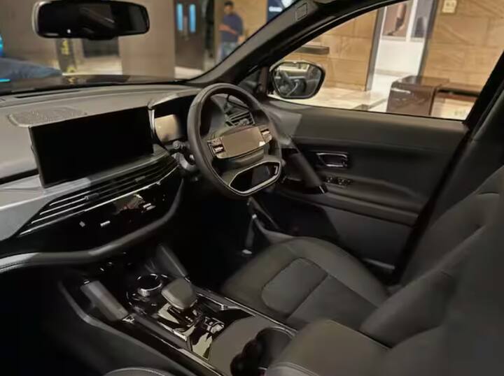 नवीन फिचर्सबद्दल बोलायचं झालं तर फ्रंट पार्किंग सेन्सर्ससह 360 डिग्री कॅमेरा, नवीन स्टॉप आणि गो अॅडॅप्टिव्ह क्रूझ कंट्रोलसह 11 फिचर्ससह ADAS सूट तसेच 13 मोडसह 10 स्पीकर JBL ऑडिओ सिस्टमचा समावेश आहे.