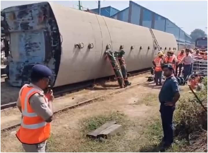 Railway and NDRF teams conducted mock rescue drill after train accident in Moradabad division UP News ANN UP News: मुरादाबाद मंडल में रेलवे और एनडीआरएफ की मॉक ड्रिल, रेस्क्यू का किया अभ्यास