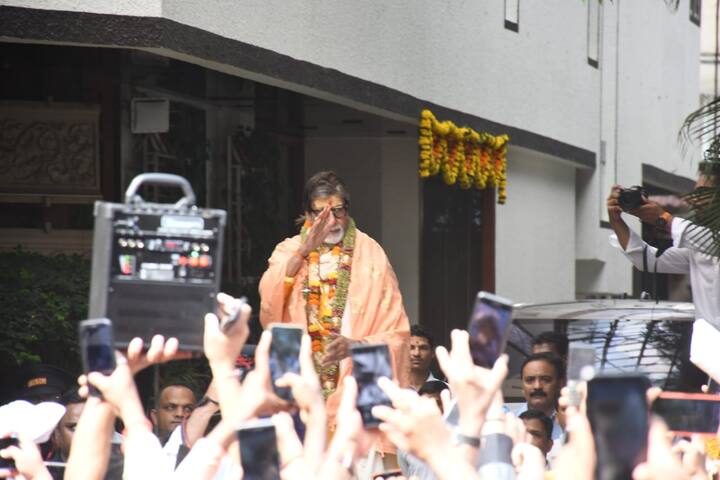 Ajay Devgn also shared a picture of himself with Big B from their film ‘Runway 34’ as he wrote on his Insta: 