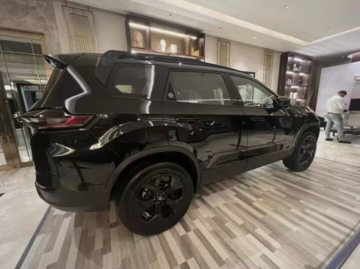 कनेक्टेड LED लाइटिंगसह मागील स्टाईलिंग देखील नवीन आहे.