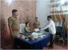 उन्नाव में खास अंदाज में मनाया गया अंतरराष्ट्रीय बालिका दिवस, छात्राओं ने संभाली थाने की कमान