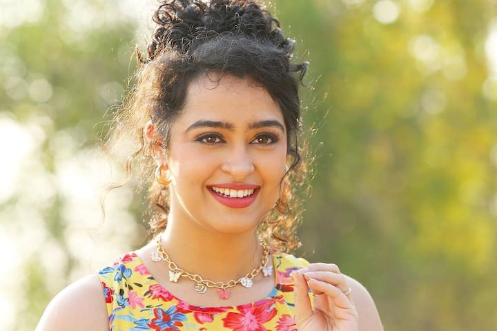 ఆర్జీవి 'థ్రిల్లర్' సినిమాతో ఫేమస్ అయి అప్సర రాణి ఆ తర్వాత ఐటమ్స్ సాంగ్స్ చేసి మరింత పాపులర్ అయిందిమ్