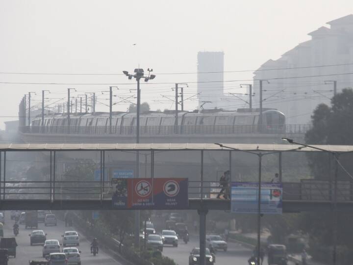 Weather Update Today 11 October 2023 Delhi Weather clear today, danger of stubble burning continues  Weather Update Today: आज मौसम रहेगा साफ, कल से Delhi में दिखेगा पराली का असर, जानें अगले 3 दिनों तक कैसा रहेगा मौसम