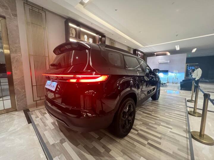 The Safari Dark gets a new gear shifter and the engine continues to be a 2.0 litre diesel unit with manual and automatic. (Photo: Somnath Chatterjee)