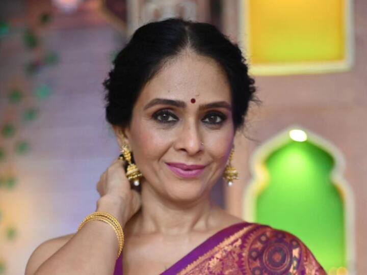 ऐश्वर्या ही विविध नाटकांमधून, मालिकांमधून आणि चित्रपटांमधून देखील प्रेक्षकांच्या भेटीस येते. या सुखांनो या, स्वामिनी, लेक माझी लाडकी, श्रीमंतघरची सून या मालिकांमधील ऐश्वर्याच्या अभिनयाला प्रेक्षकांची विशेष पसंती मिळाली.