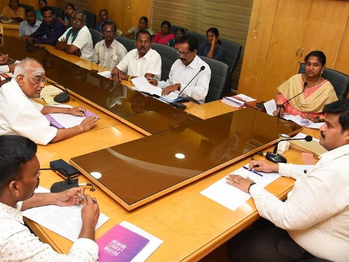 கோயில்களில் நெகிழிப் பைகள் உபயோகத்தை முற்றிலும் தடை செய்ய வேண்டும் - கரூர் ஆட்சியர் அறிவுறுத்தல்