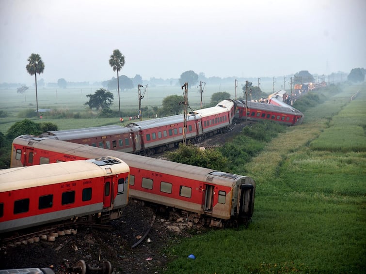 Bihar Train Accident: Fault In Tracks Could Have Caused North East Express Derailment, Says Initial Probe