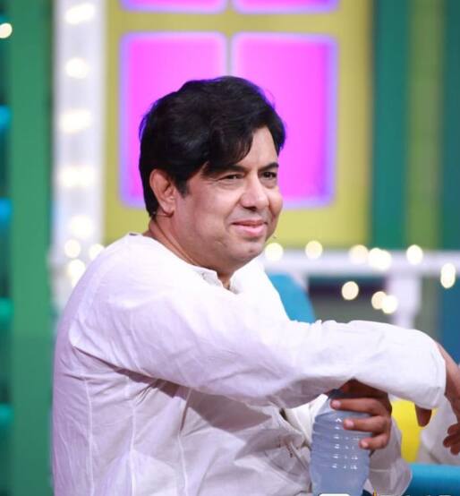 पाकिस्तानी थिएटर आर्टिस्ट नसीम विक्की ने भी द कपिल शर्मा शो में लोगों को खूब हंसाया है. लेकिन कुछ ही समय बाद उन्होंने शो को अलविदा कह दिया. इस वक्त नसीम पाकिस्तान फिल्म इंडस्ट्री में काम कर रहे हैं.