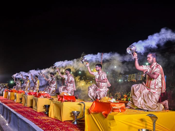Navratri 2023: कब से शुरू हो रहे शारदीय नवरात्र? जानें क्या है कलश स्थापना का सही समय, इन चीजों से करें परहेज Shardiya Navratri 2023 Dates Kalash sthapana shubh muhurat Varanasi ann Navratri 2023: कब से शुरू हो रहे शारदीय नवरात्र? जानें क्या है कलश स्थापना का सही समय, इन चीजों से करें परहेज