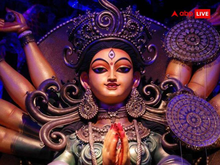 शारदीय नवरात्रि की शुरुआत 15 अक्टूबर को हो रही है और इसका समापन 24 अक्टूबर 2023 होगा. नवरात्रि में माता रानी का आगमन और प्रस्थान विशेष वाहन में होता है. ज्योतिष के अनुसार, इस साल माता रानी का आगमन हाथी पर होगा और मुर्गे पर विदाई होगी. आइये जानते हैं कैसे तय होता है माता का वाहन.