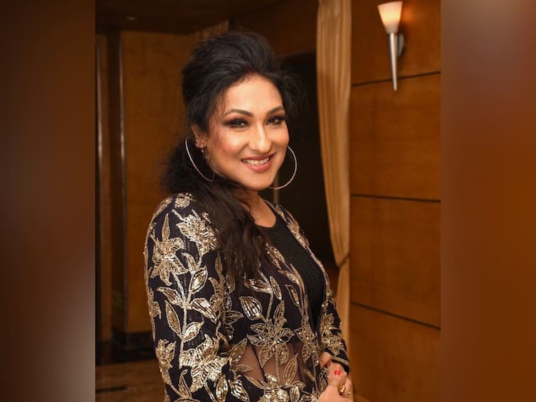 'This Film Is Celebrating Bappi Lahiri All The Way': Rituparna Sengupta On Working In 'Hum Tumhe Chahte Hai'