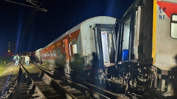 North East Express Derails: આ અકસ્માતની ભયાનક તસવીરો સામે આવી છે. આ ઘટના સવારે 9.35 વાગ્યાની આસપાસ બની હતી. ગંભીર રીતે ઘાયલોને પટના રિફર કરવામાં આવ્યા છે.