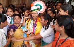 Snehal shinde : आशियाई क्रीडा स्पर्धेतील सुवर्णपदक विजेची स्नेहल शिंदे दगडूशेठ गणपती चरणी लीन