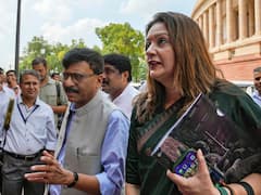 बिहार ट्रेन हादसे पर उद्धव गुट की प्रतिक्रिया, प्रियंका चतुर्वेदी ने की ये मांग, कहा- 'एक ओर हम रोज वंदे भारत...'