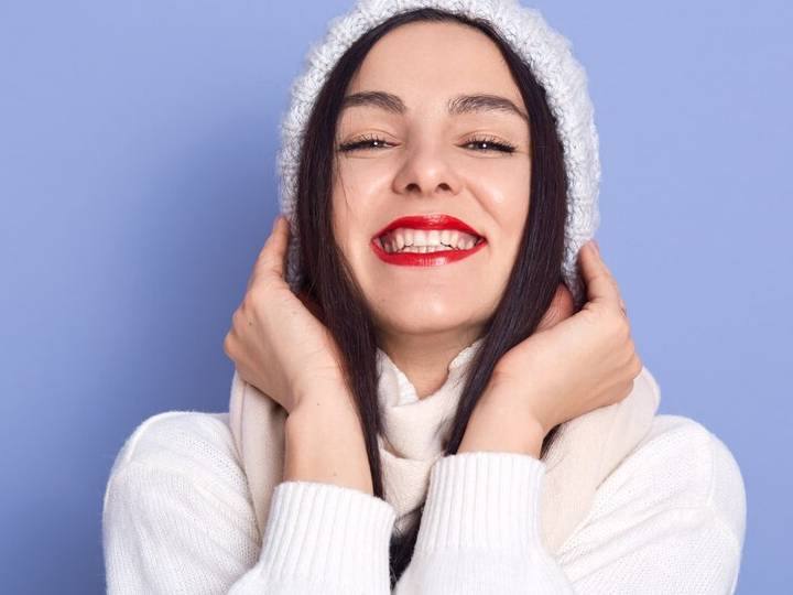 Top 6 Makeup Products for this Winter Season skml Best Makeup For This Winter Season: सर्दियों में ग्लोइंग त्वचा चाहिए, तो इन मेकअप प्रोडक्ट्स को अपनी लाइफस्टाइल में करें शामिल