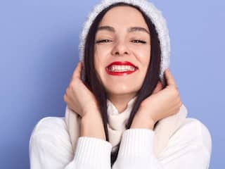 Best Makeup For This Winter Season: सर्दियों में ग्लोइंग त्वचा चाहिए, तो इन मेकअप प्रोडक्ट्स को अपनी लाइफस्टाइल में करें शामिल