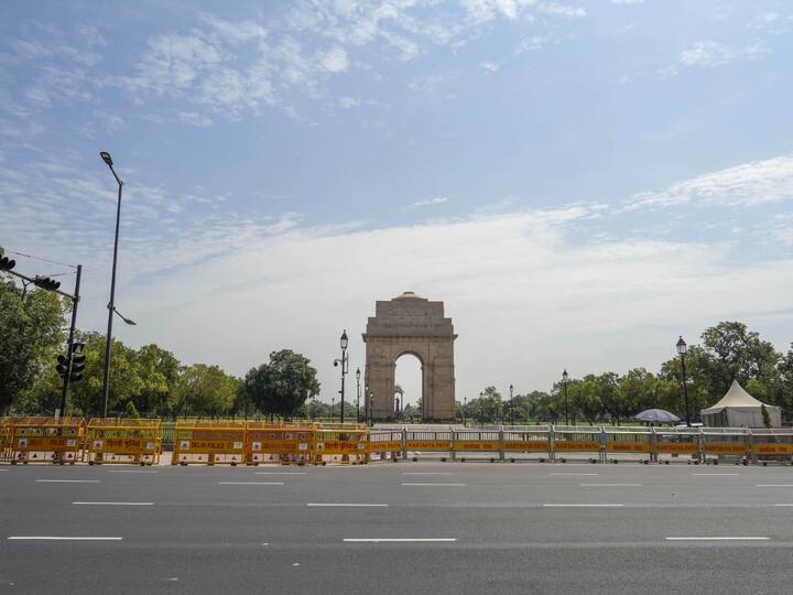Delhi Records Minimum Temperature Of 16.4 Degrees Celcius, 5 Notches Below Season Average Delhi Feels Nip In The Air As Minimum Temperature Settles At 16.4 Degrees Celsius