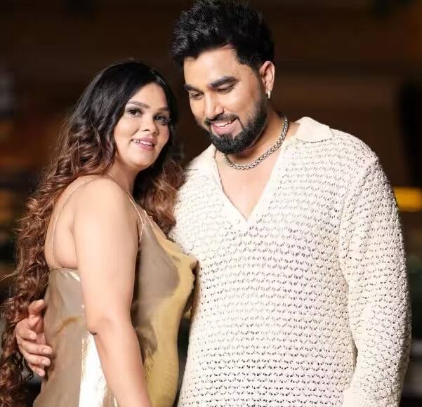 આ યાદીમાં પહેલું નામ જાણીતા યુટ્યુબર અરમાન મલિકનું છે. રિપોર્ટ્સ અનુસાર બિગ બોસ 17માં અરમાન તેની પહેલી પત્ની પાયલ મલિક સાથે જોવા મળશે. પાયલ મલિક પણ યુટ્યુબર છે.