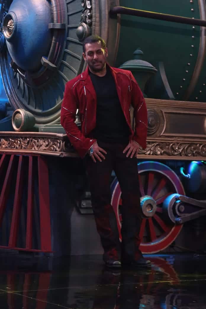 Ahead of its premiere, the Weekend Ka Vaar stage, from where host Salman Khan talks with the contestants, was unveiled.