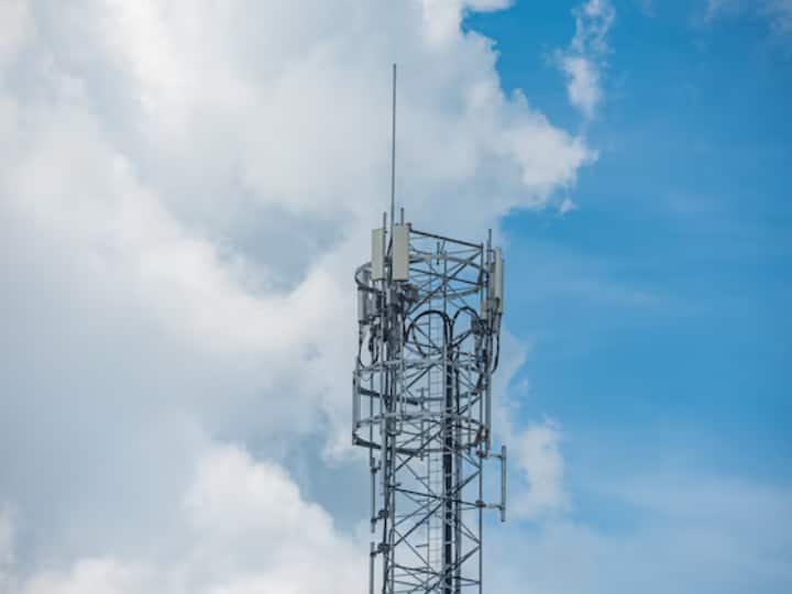 DOT is working on new Fiber cable quality standards for Telcos and ISPs for better and fast connectivity across India स्लो इंटरनेट की समस्या होगी खत्म, DOT टेलीकॉम कंपनियों और ISPs के लिए बना रहा नए नियम