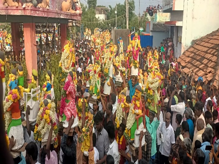 உசிலம்பட்டி கருப்பசாமி, அய்யனார் கோயில் புரட்டாசி பொங்கல்; பல்வேறு சிலைகள் கொண்டு வழிபாடு