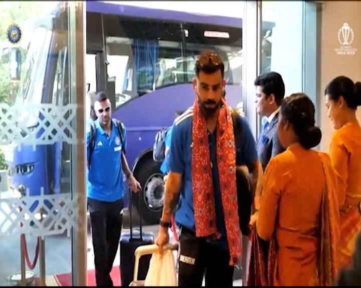 વિરાટ કોહલી, રોહિત શર્મા, હાર્દિક પંડ્યા સહિતના ખેલાડીઓ ITC નર્મદા હોટલ પહોંચ્યા હતા.