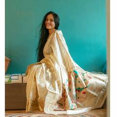 Aishwarya Narkar:  ट्रोलरला ऐश्वर्या नारकरनं दिलं सडेतोड उत्तर; म्हणाली...