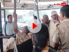 DTC का रक्षक बना भक्षक! बस में घुसने वाले शख्स को लात मारकर निकाला बाहर, VIDEO में कैद हुई करतूत