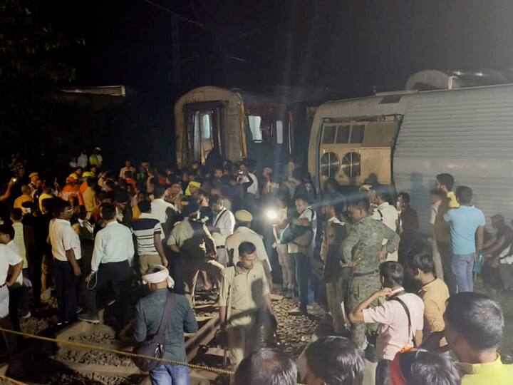 Immediately after the accident, residents of the area and the local police jump into action to rescue passengers from the Delhi-Kamakhya North East Express. (Source: PTI)