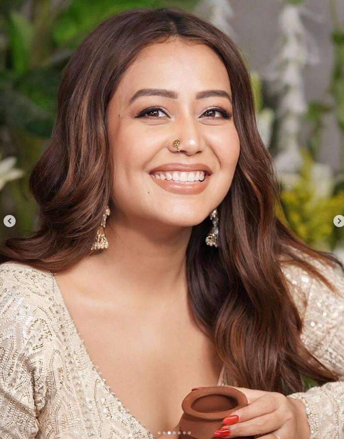 ਹਾਲ ਹੀ ਵਿੱਚ ਨੇਹਾ ਵੱਲੋਂ ਆਪਣੇ ਗੀਤ ਬੂਹੇ ਵਿੱਚ ਦੀਆਂ ਕੁਝ ਤਸਵੀਰਾਂ ਸੋਸ਼ਲ ਮੀਡੀਆ ਹੈਂਡਲ ਉੱਪਰ ਸ਼ੇਅਰ ਕੀਤੀਆਂ ਗਈਆਂ ਹਨ। ਇਨ੍ਹਾਂ ਤਸਵੀਰਾਂ ਵਿੱਚ ਨੇਹਾ ਦਾ ਅੰਦਾਜ਼ ਪ੍ਰਸ਼ੰਸਕਾਂ ਨੂੰ ਖੂਬ ਦੀਵਾਨਾ ਬਣਾ ਰਿਹਾ ਹੈ।