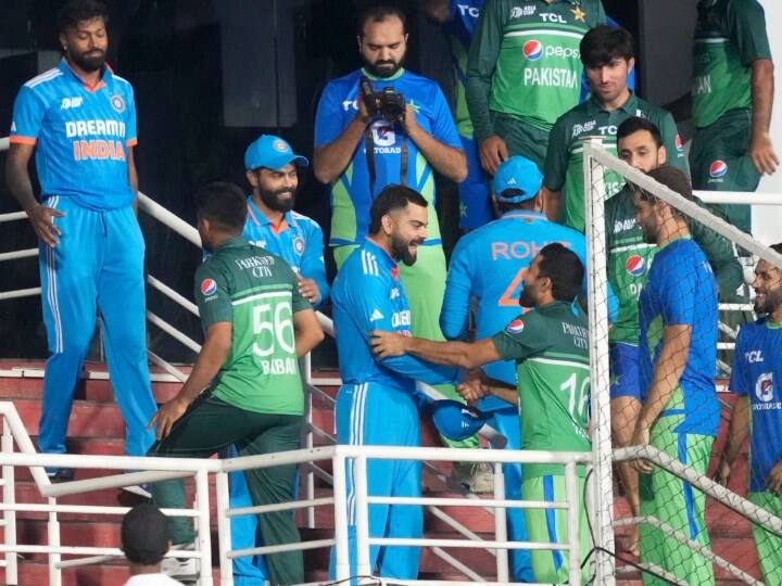 भारत और पाकिस्तान के बीच अभी तक कुल 134 वनडे मैच खेले गए हैं. इन मैचों में इंडिया ने 56 मैचों में जीत हासिल की है, जबकि पाकिस्तान को 73 मैचों में जीत नसीब हुई है.