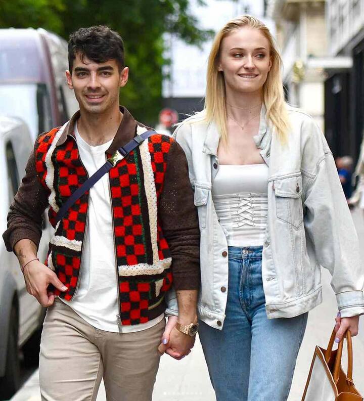 हॉलीवुड पॉप सिंगर निक जोनस के भाई जो जोनस और सोफी टर्नर भी अपनी शादी के 4 साल बाद अलग हो गए हैं. दोनों एक दूसरे के साथ अब नहीं रहना चाहते हैं. फिलहाल कपल ने तलाक नहीं लिया है. हालांकि अगले साल तक इनका डाइवॉर्स हो सकता है.