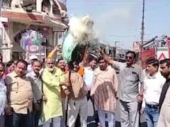 मुजफ्फरनगर में इजरायल पर हुए हमले के खिलाफ हिन्दू संगठनों का प्रदर्शन, हमास का फूंका पुतला