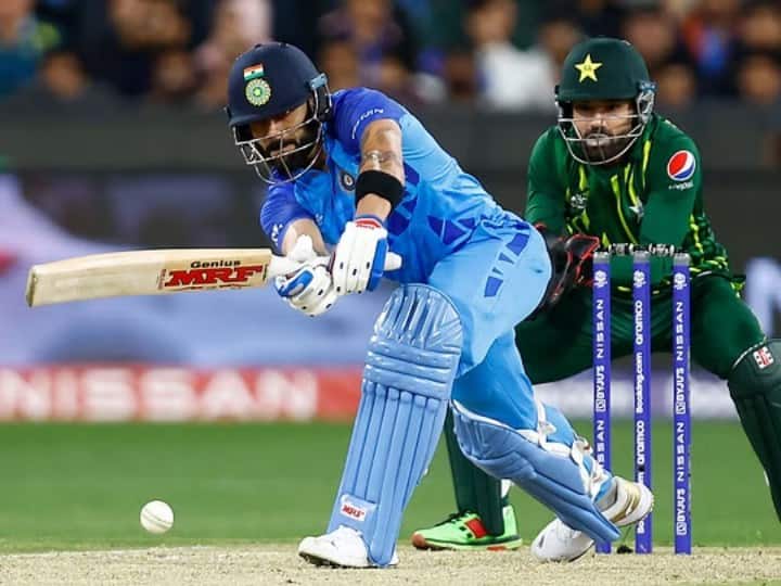 IND vs PAK, World Cup 2023: भारत और पाकिस्तान के बीच वर्ल्ड कप का एक महामुकाबला होने वाला है. आइए जानते हैं कि इन दोनों टीमों के बीच अभी तक में कितने मैच हुए है, और किसने कितने जीते हैं.