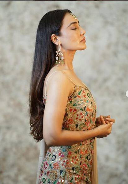 ਸੁਰਭੀ ਜੋਤੀ ਨੇ ਰਿਵੀਲਿੰਗ ਸੂਟ 'ਚ ਸ਼ੇਅਰ ਕੀਤਾ ਕਿਲਰ ਅਵਤਾਰ