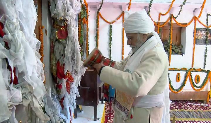 पंतप्रधान दुपारी अडीच वाजता पिथौरागढला पोहोचतील जिथे ते ग्रामीण विकास, रस्ते, वीज, सिंचन, पिण्याचे पाणी यासारख्या क्षेत्रांशी संबंधित सुमारे 4200 कोटी रुपयांच्या विविध विकास प्रकल्पांचे उद्घाटन आणि पायाभरणी करतील.