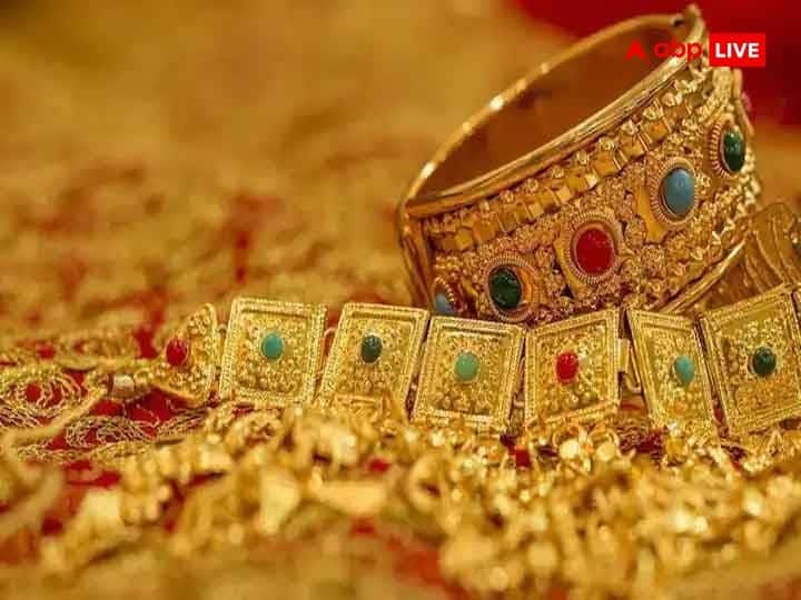 Gold Price Today decline due to global pressure and silver also dips due to reduced demand know latest rates Gold Price Today: सोने और चांदी के दाम में बड़ी गिरावट, सस्ता हो गया त्योहारी सीजन में गोल्ड-सिल्वर