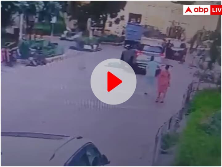 Noida a car mowed down an elderly woman she succumbed to her injury ann Watch: नोएडा में मॉर्निंग वॉक कर रही बुजुर्ग महिला को कार सवार ने रौंदा, देखें दिल दहला देने वाला Video